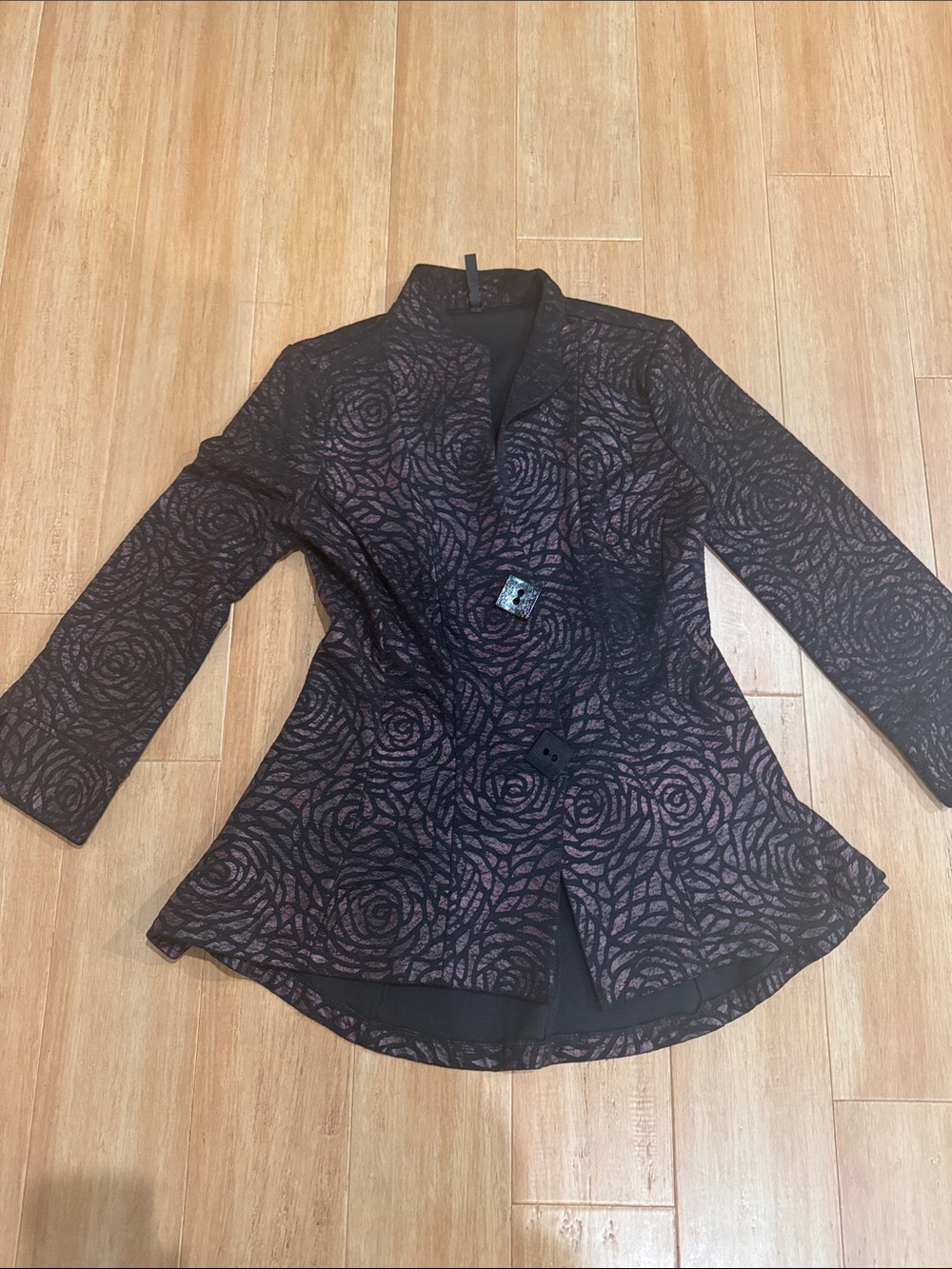 IC COLLECTION Black and Deep Plum Floral Jacquard Blazer
